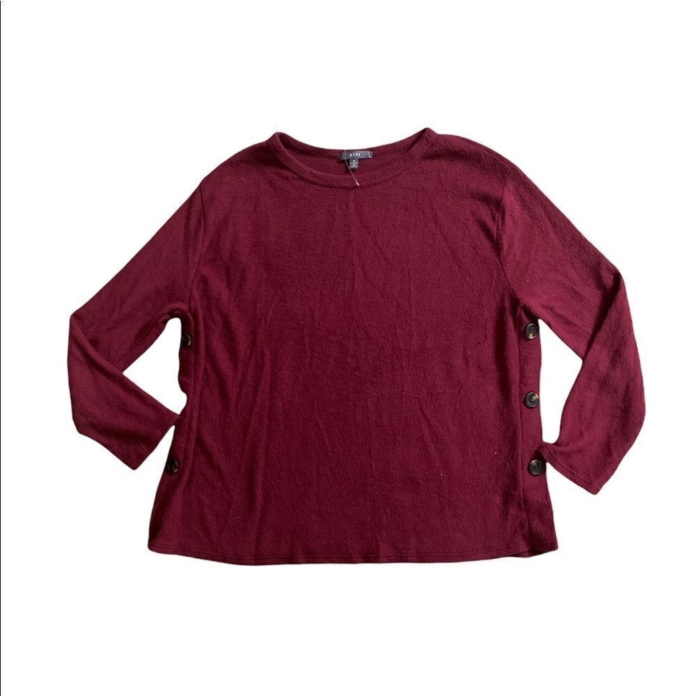 Gyft New without tag sweater with buttons